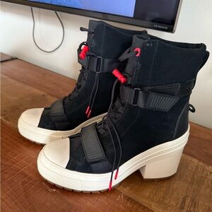 Converse Chuck Taylor platform boots - women’s 9